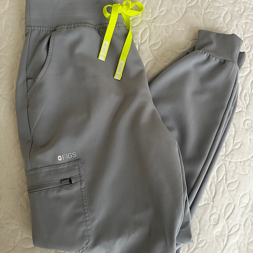 Figs Medium Silver Arrow joggers